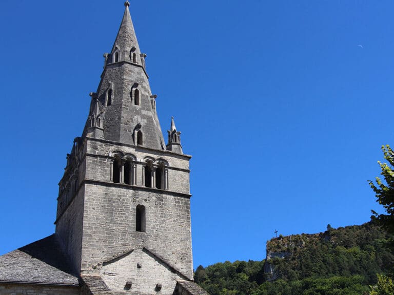 Eglise de Poligny et vue sur la Croix du Dan